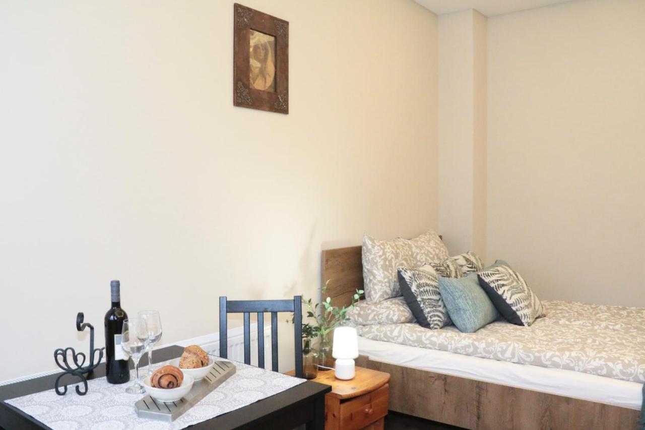 Palma Apartmanok Szallashely Szazhalombatta 6A Exteriör bild